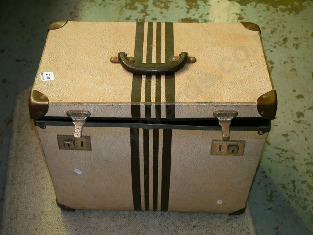 vintage equipment case Image 1++