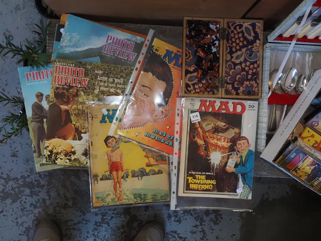 traveller's chess set, back issues of Mad magazine etc Image 1++