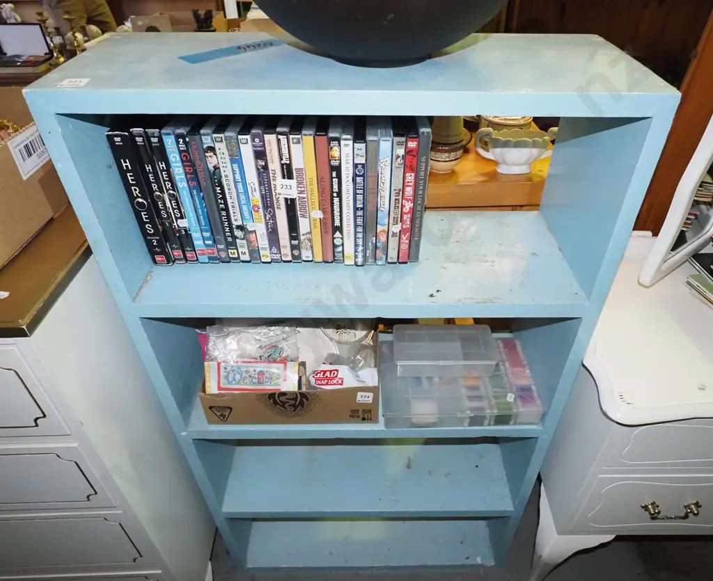 teal blue painted bookcase - needs  a clean H-1120 W-650 D-250 Image 1++