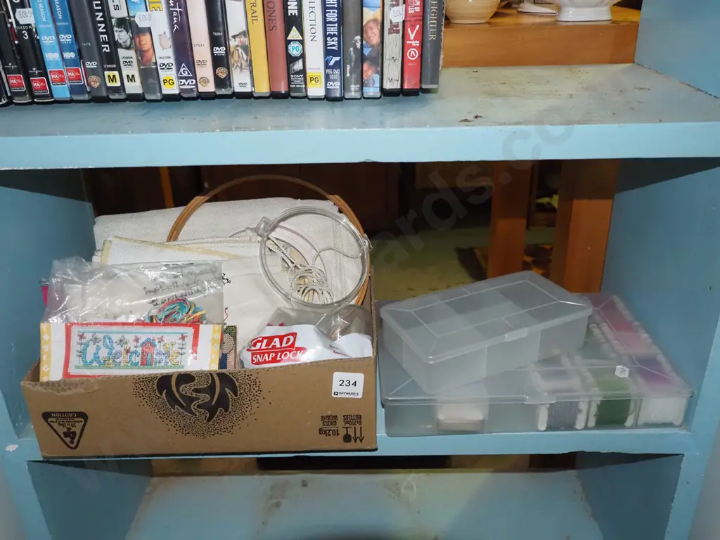 plastic container; threads, partly finished needleworks etc Image 1++