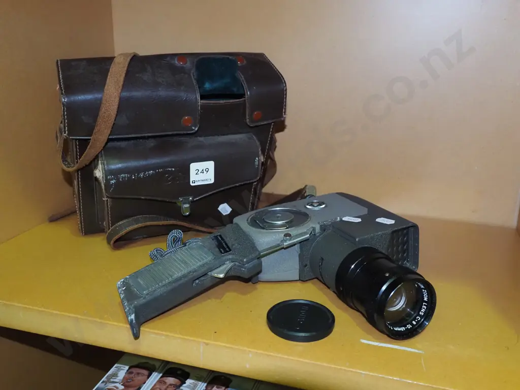 Canon Super 8 cine camera with leather bag Image 1++