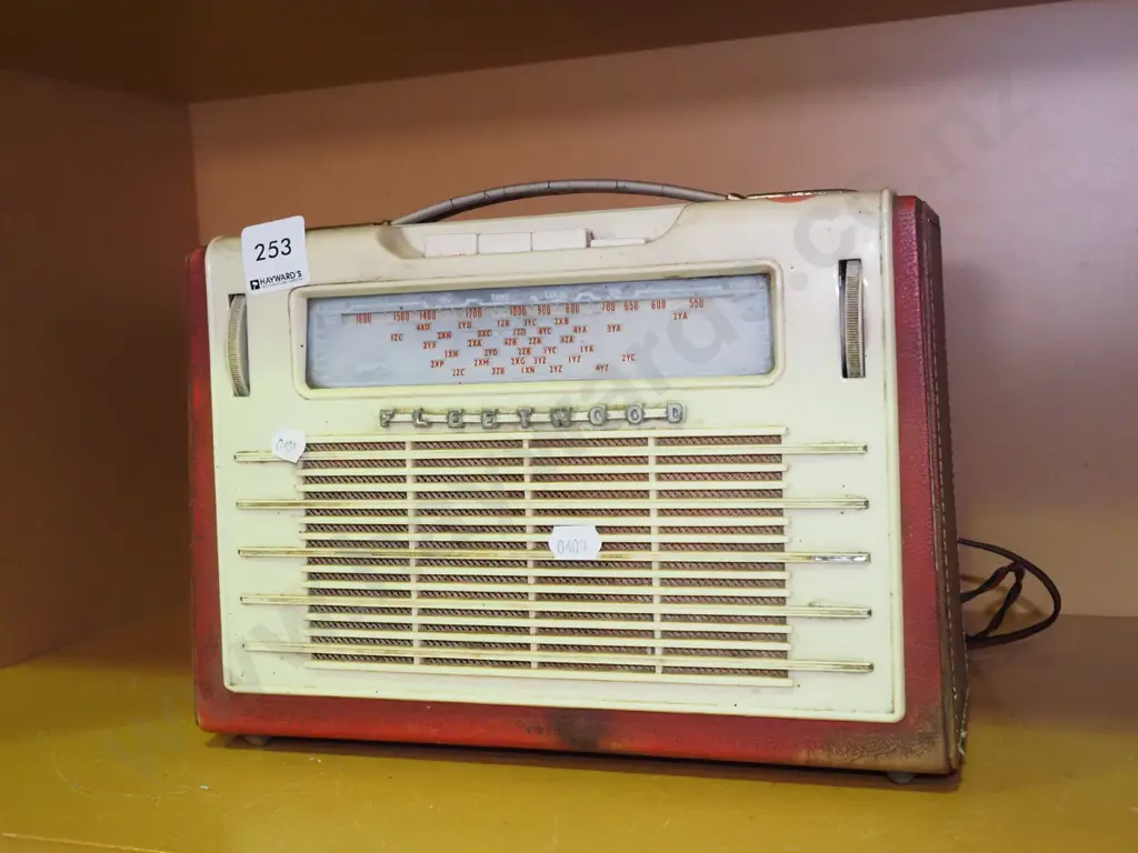retro Fleetwood mantle radio Image 1++
