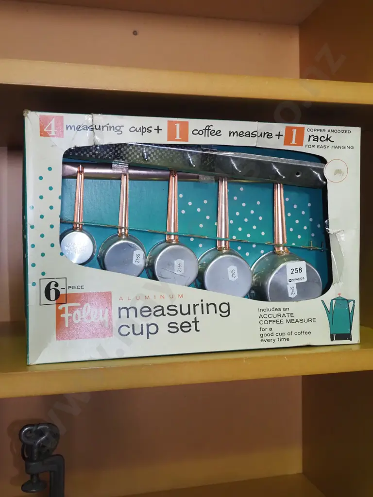 cased mid century aluminium measuring cup set Image 1++