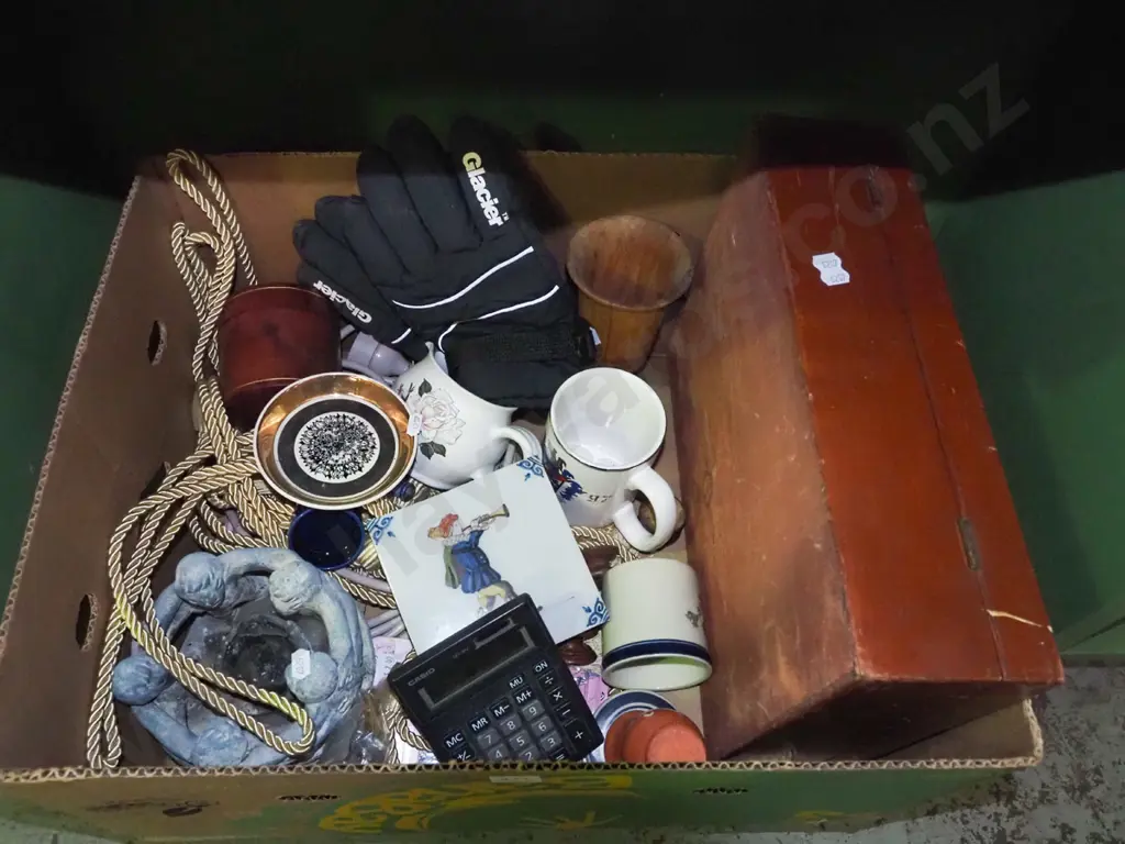 box; ski gloves, beer tankard, calculator, wooden box etc Image 1++