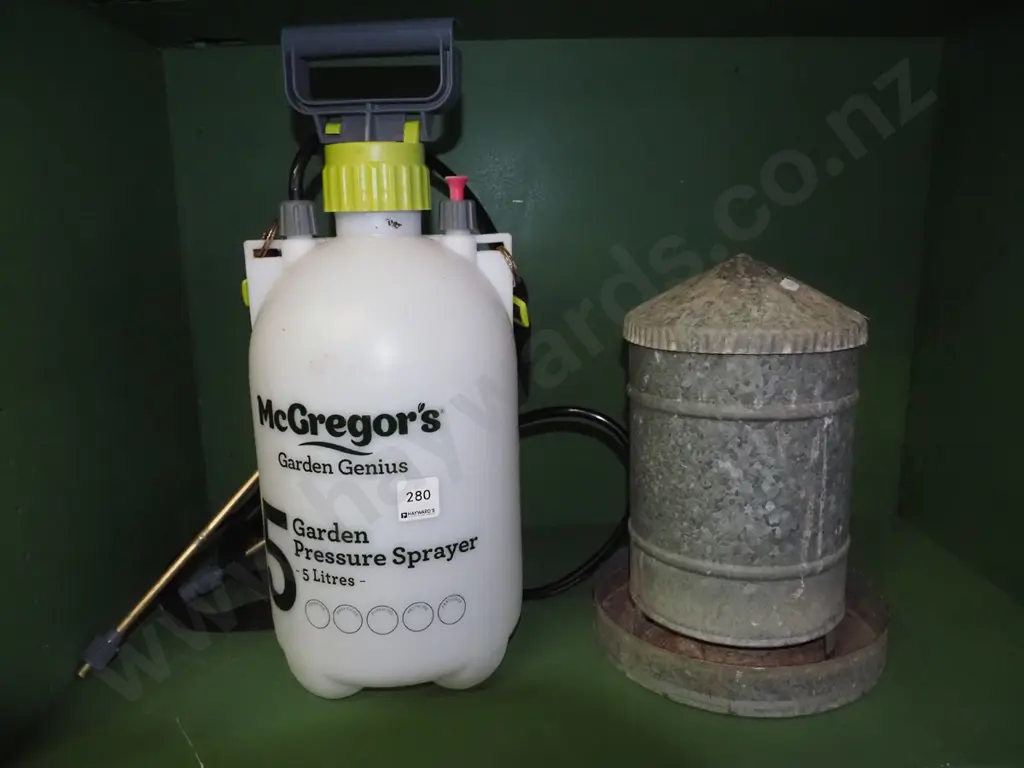 5L garden sprayer, chicken feeder Image 1++