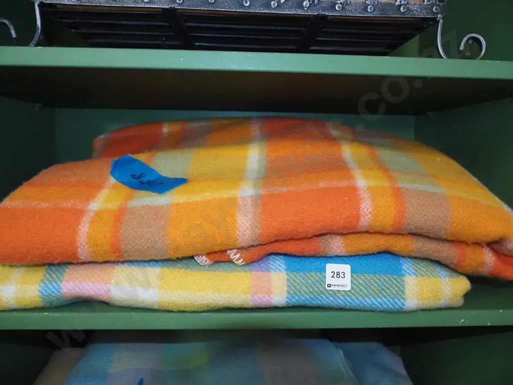 2x checked woollen blankets Image 1++