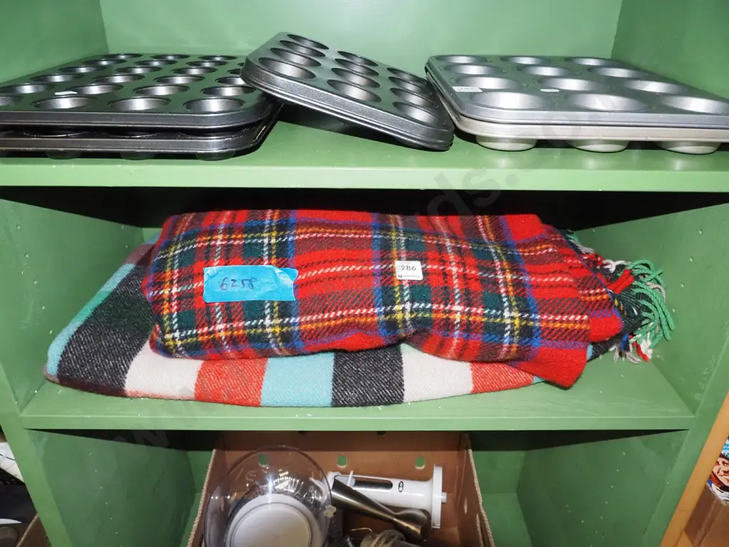 2x woollen picnic blankets Image 1++