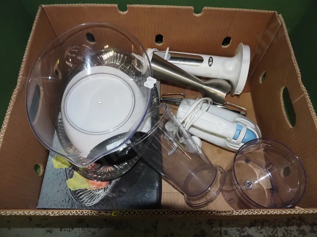 box; stick blender, kitchen scales, glass dish etc Image 1++
