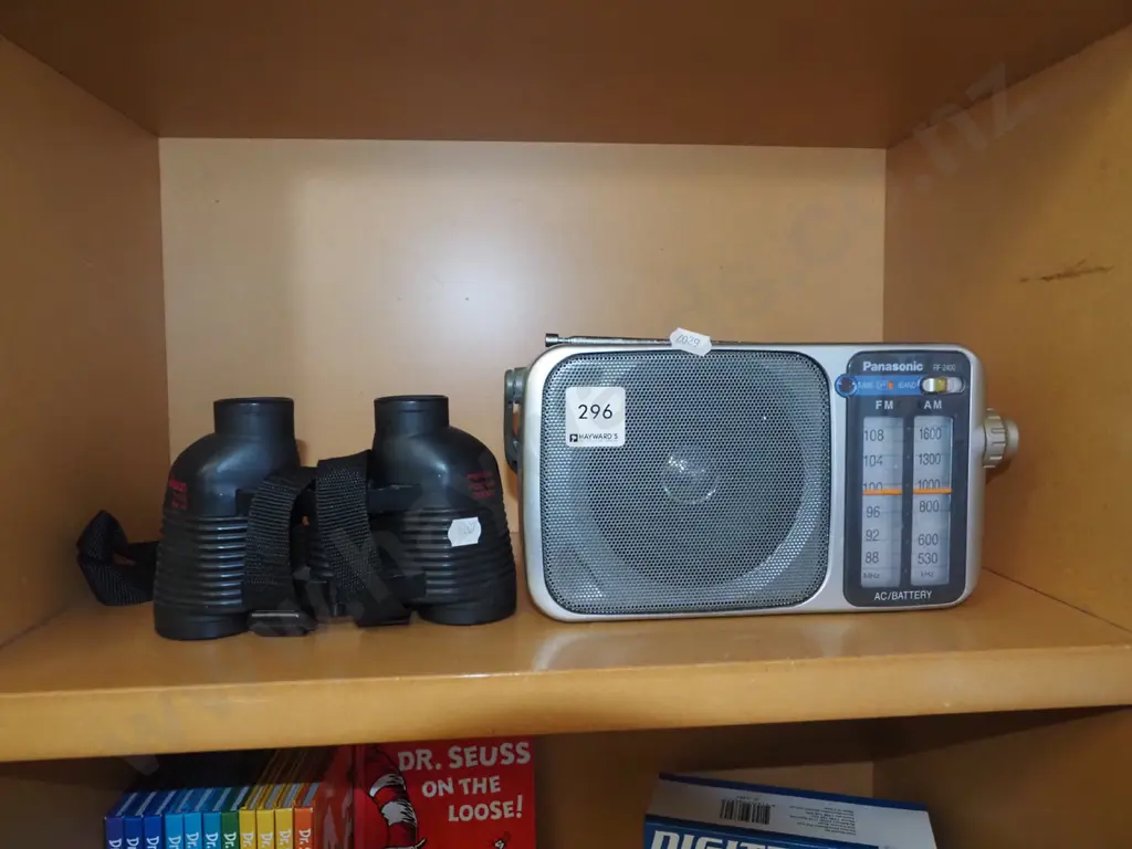 binoculars, small Panasonic transistor radio Image 1++