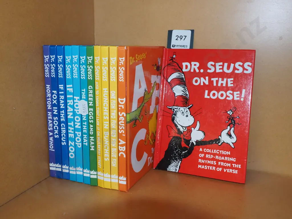 small Dr Seuss books H-160 Image 1++