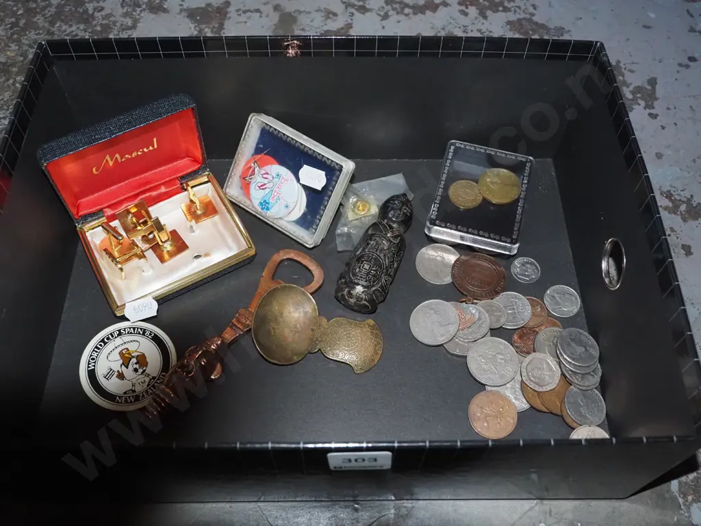 box; cuff links, coins, badges etc Image 1++