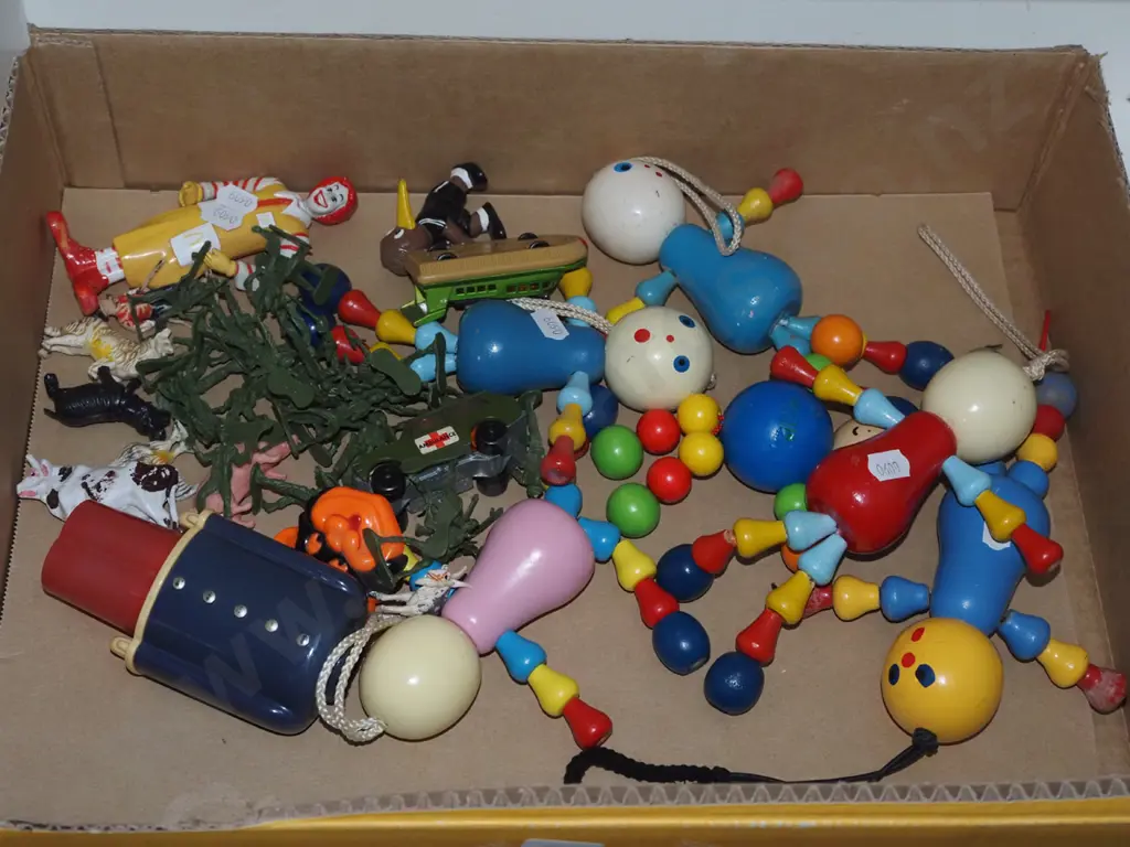 box; children's toys, Lulu dolls etc Image 1++