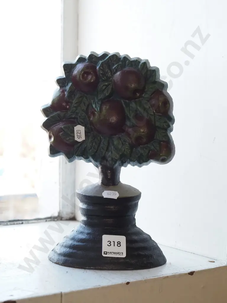 cast iron apple tree doorstop Image 1++