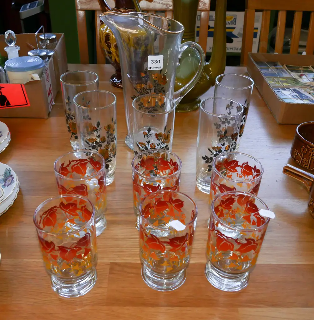 water jug with 5 tumblers, 6 retro tumblers Image 1++