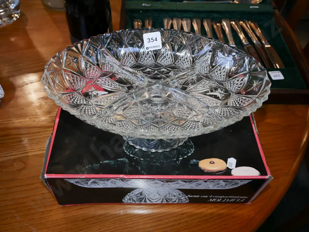 boxed; footed dish Image 1++