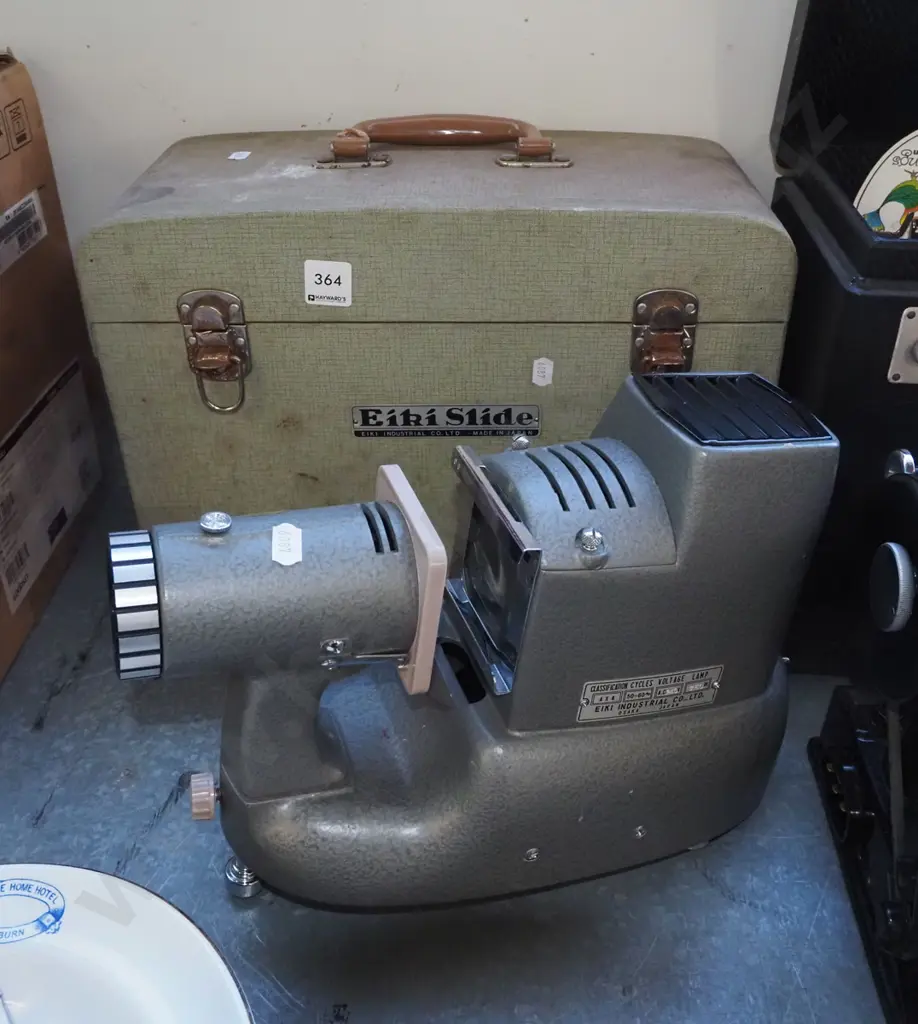 Eiki Japanese slide projector Image 1++
