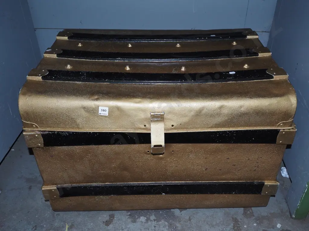 large painted black and gold metal trunk H-500 W-770 D-570 Image 1++