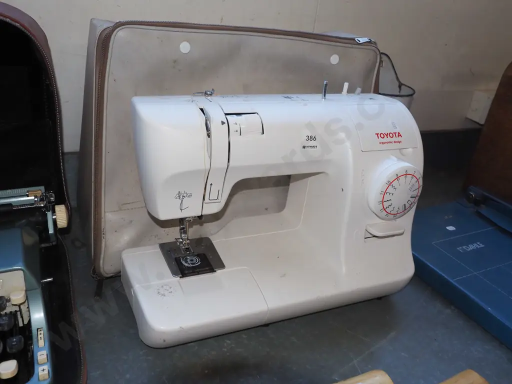 Toyota sewing machine  Image 1++
