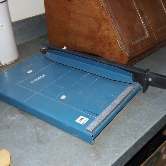 Dahle guillotine