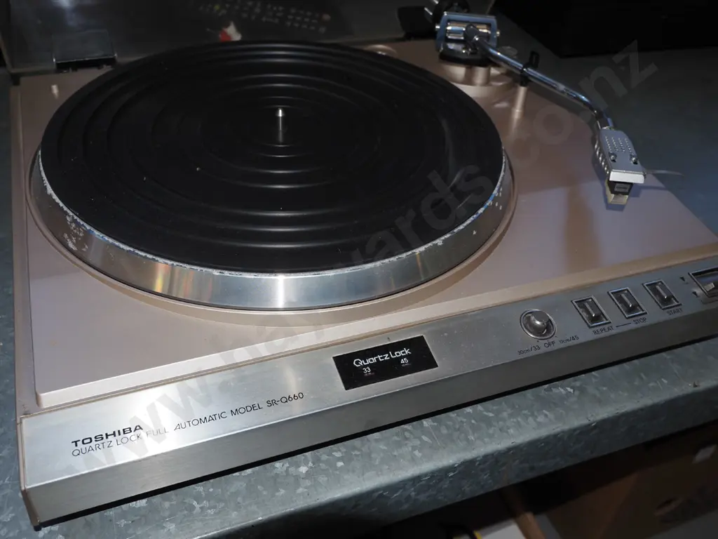 Toshiba SR/Q660 quartz lock turntable Image 1++