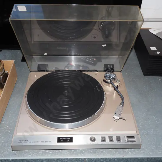 Toshiba SR/Q660 quartz lock turntable