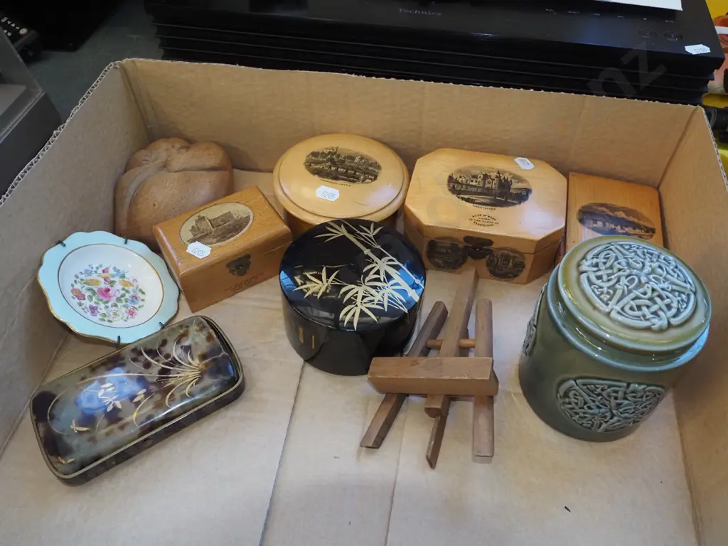 box; English souvenir trinket boxes, Wade canister, tiny easel etc Image 1++