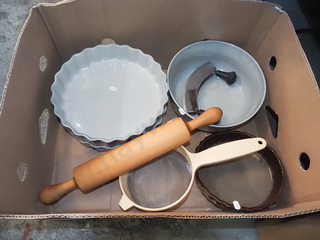 box; baking dishes, sieve, rolling pin etc Image 1++