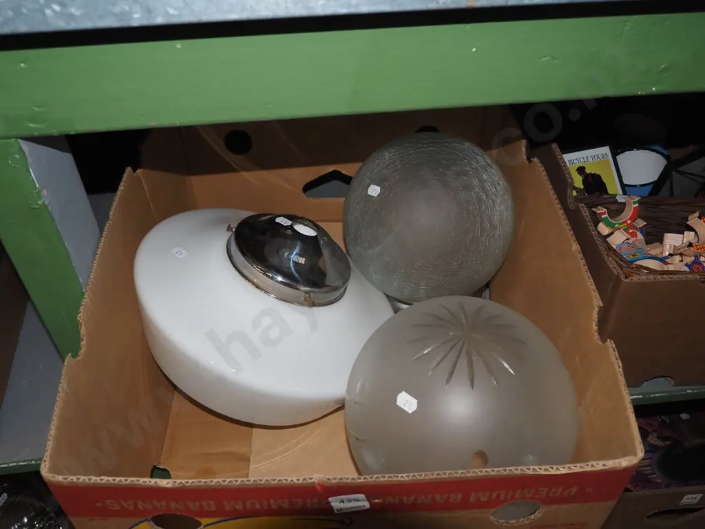 box of light fittings Image 1++