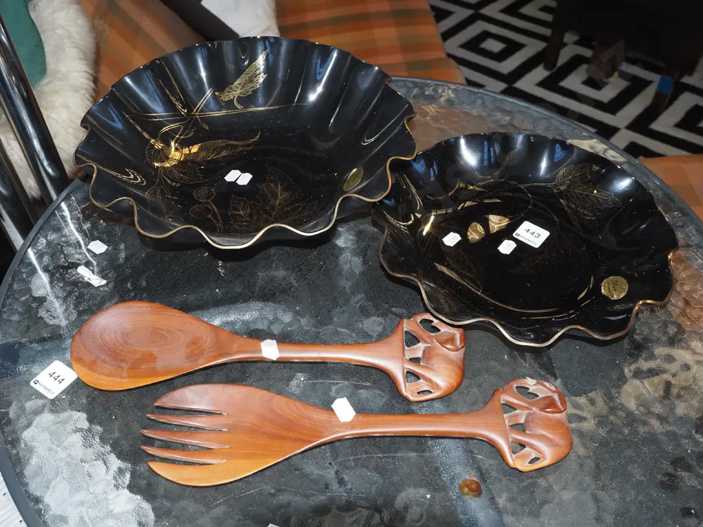 black and gold frilled bowls, 2x wooden salad servers Image 1++