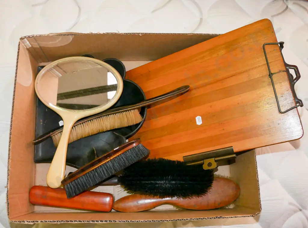 box; clipboard, mirror, crumb brush etc Image 1++
