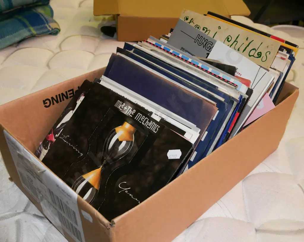 box of 1980s 45s Image 1++