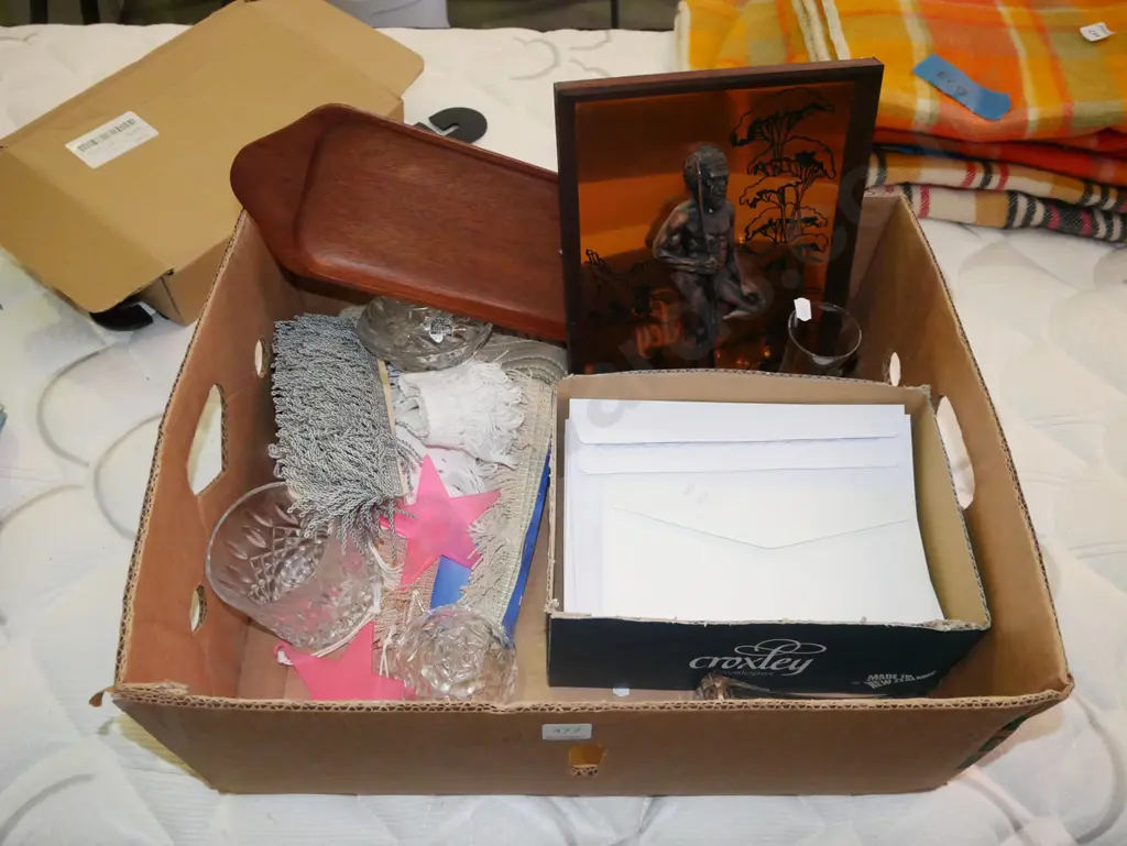box; envelopes, wooden tray, 3D artwork, vase etc Image 1++