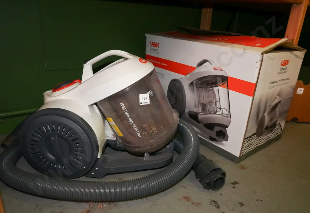 Vax vacuum cleaner with original box Image 1++