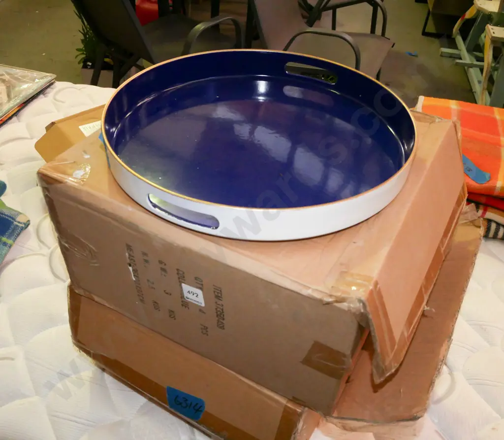 2x boxes; as new circular plastic trays Image 1++