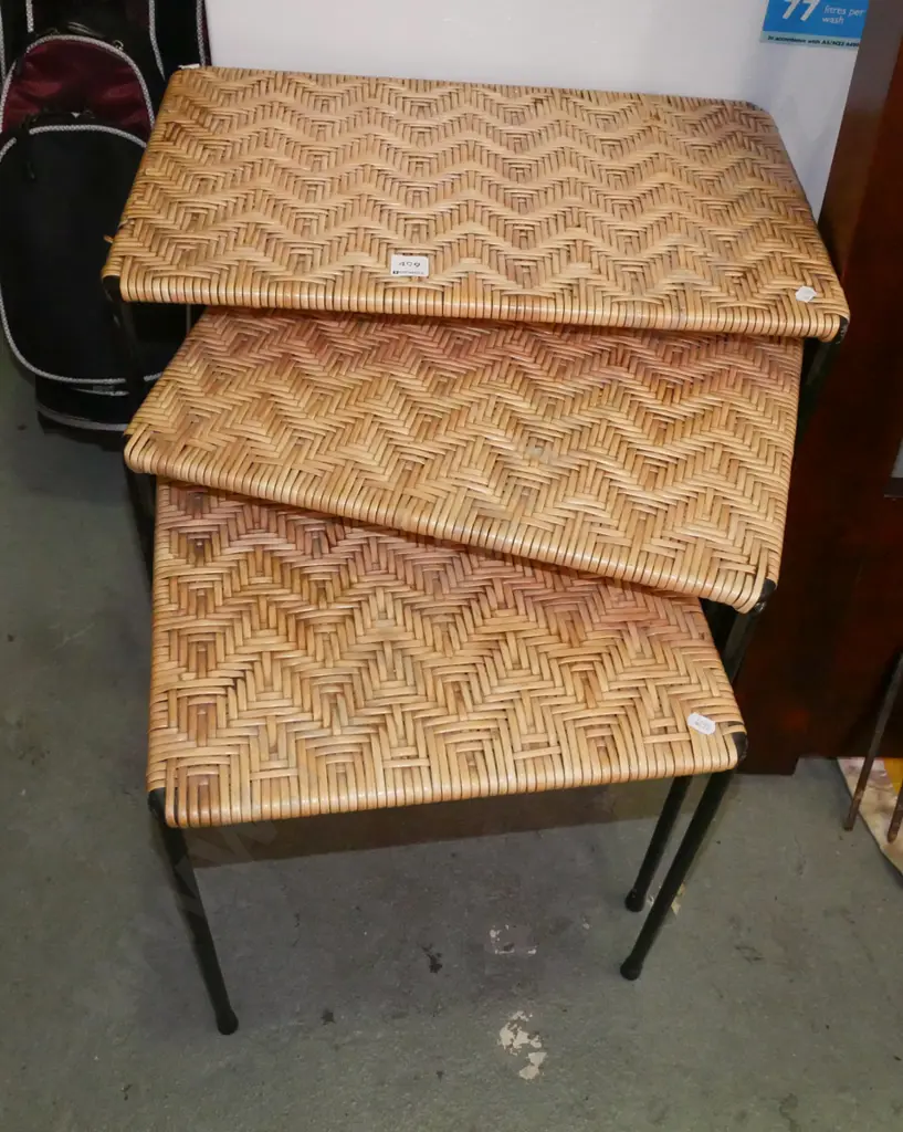 3x woven plasic stools Image 1++