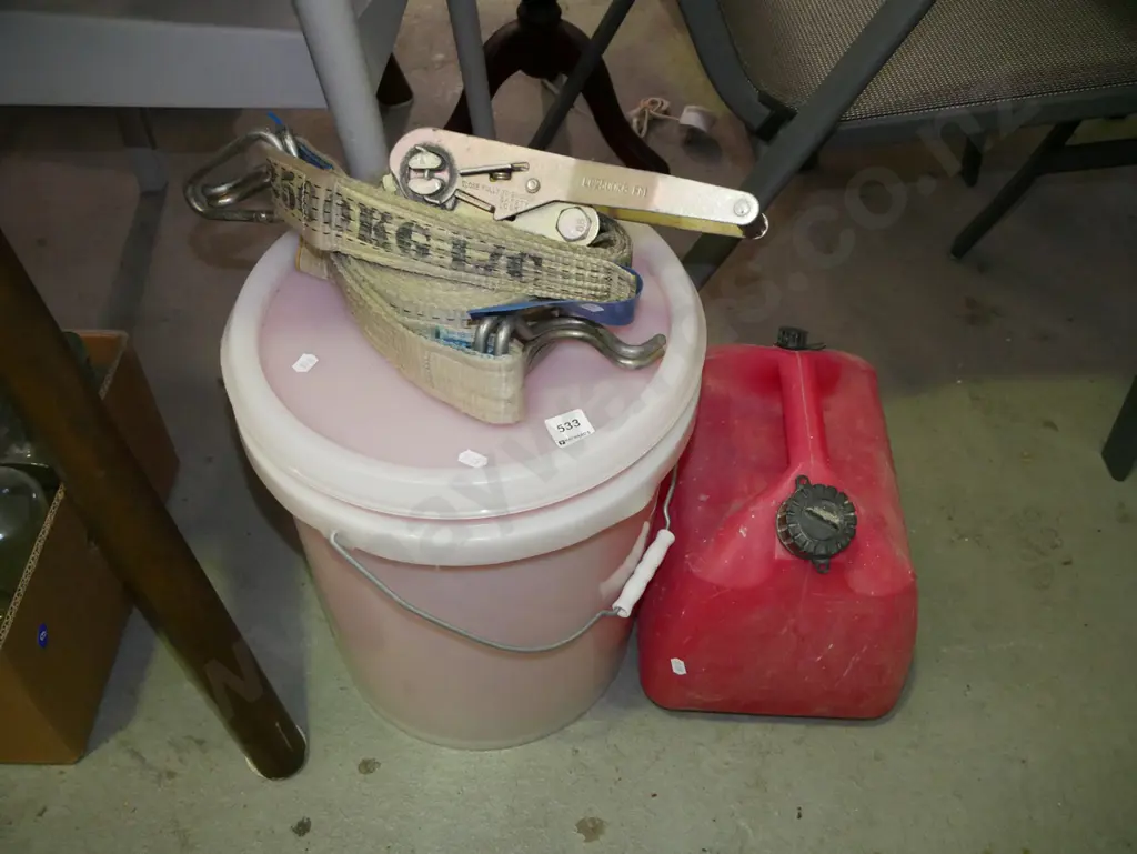 lidded bucket, load strop, fuel container Image 1++