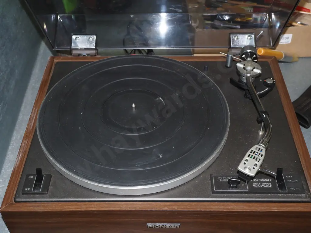 Pioneer turntable Image 1++