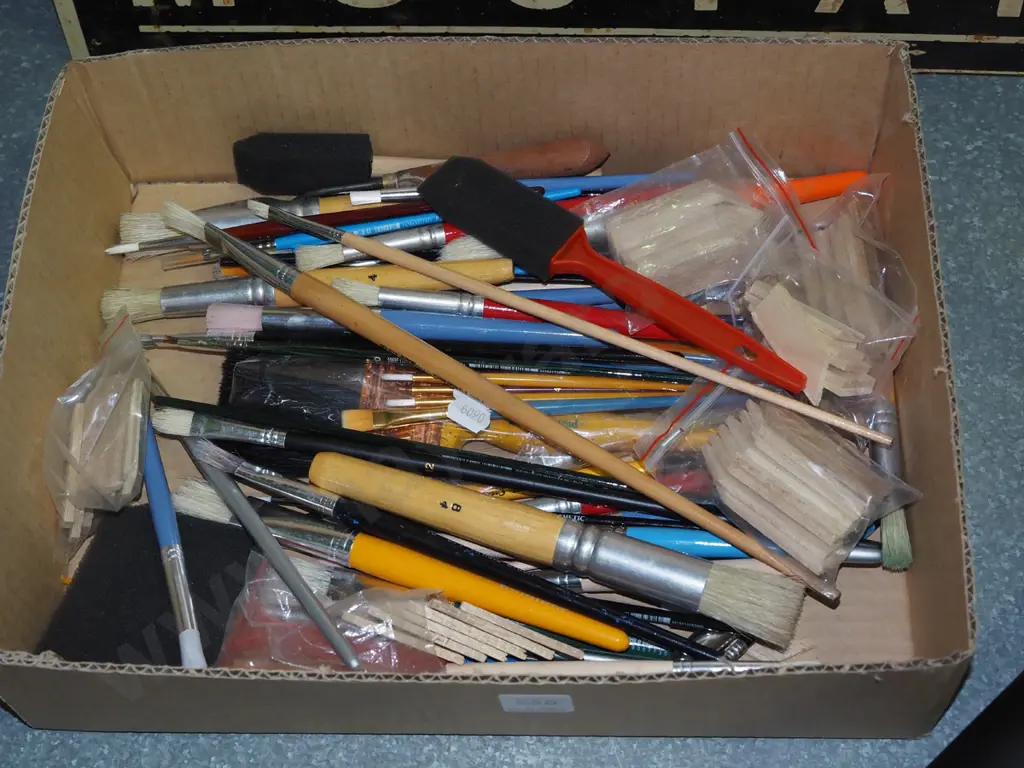 box of paint brushes and accessories Image 1++