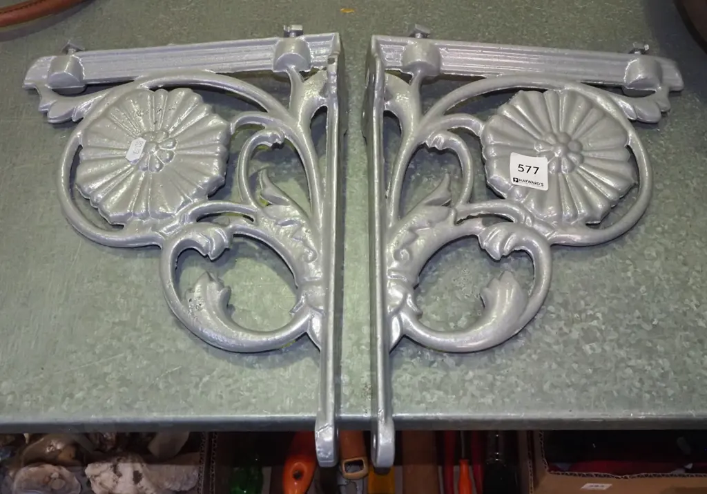 2x restored Victorian right angled brackets Image 1++