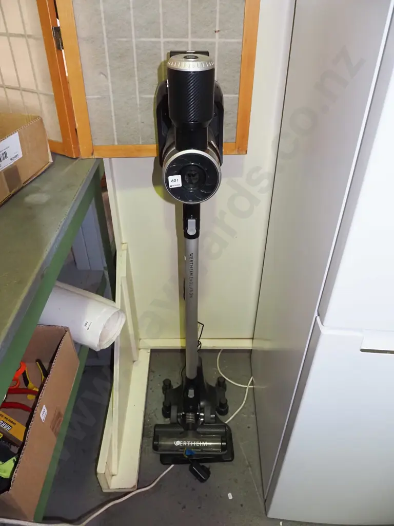 Wertheim stick vacuum Image 1++