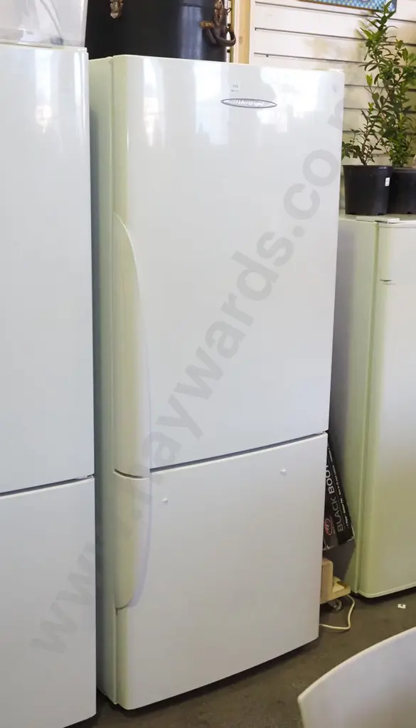 F&P fridge freezer  H-1600 W-630 D-670 Image 1++