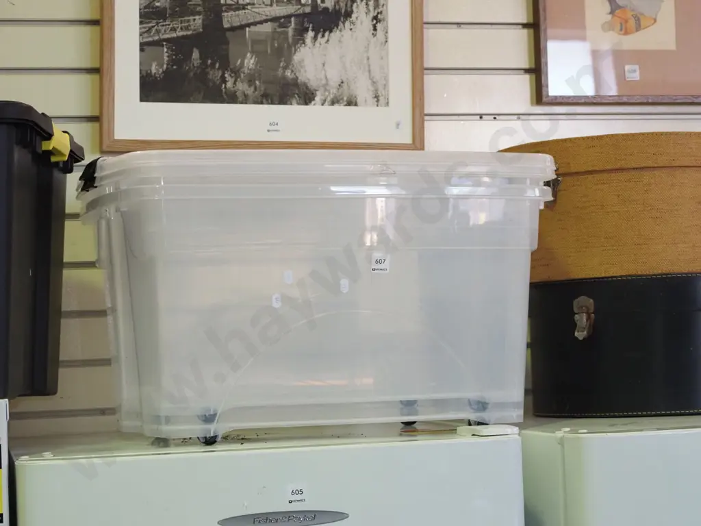 2x clear plastic lidded storage containers Image 1++