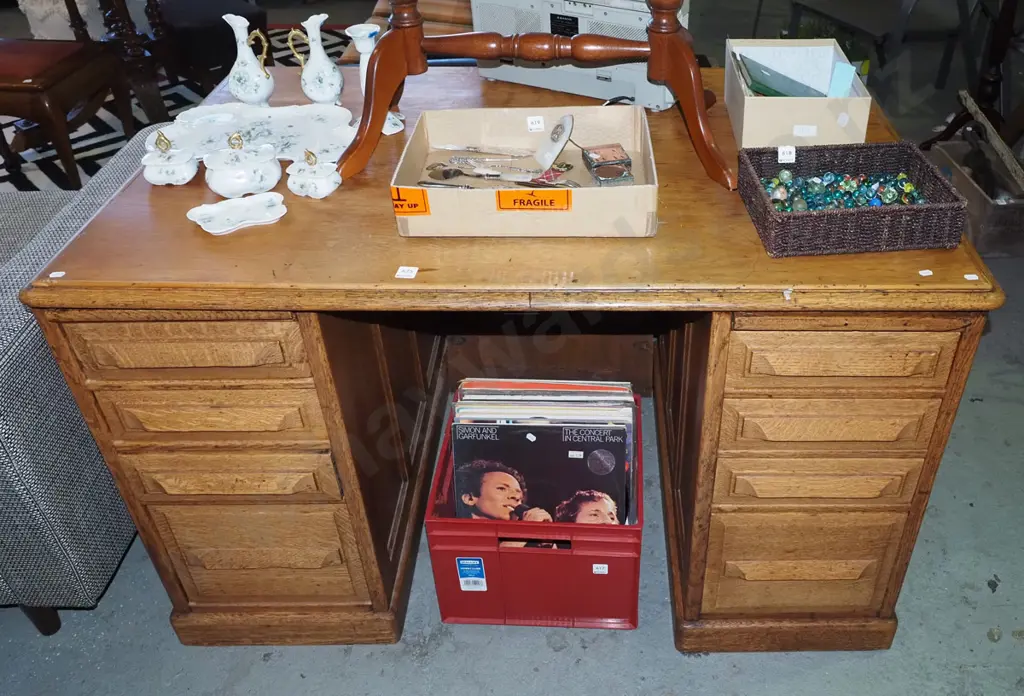 oak 8 drawer office desk H-790 W-1270 D-810 Image 1++