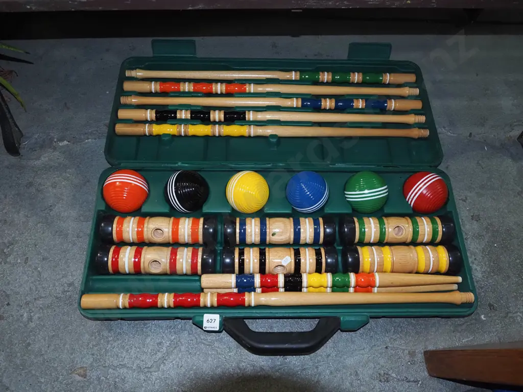 6 player croquet set in carry case Image 1++