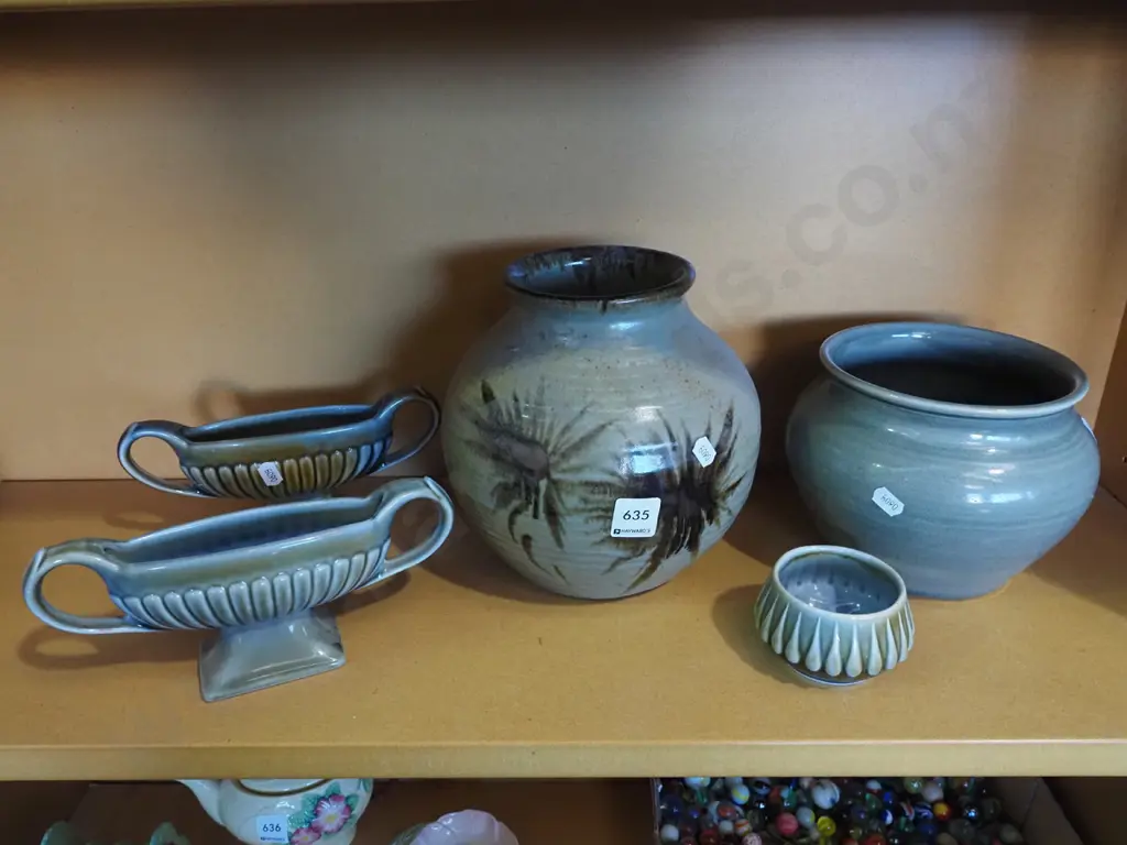 pottery bowls, 2x Wade vases, small bowl Image 1++
