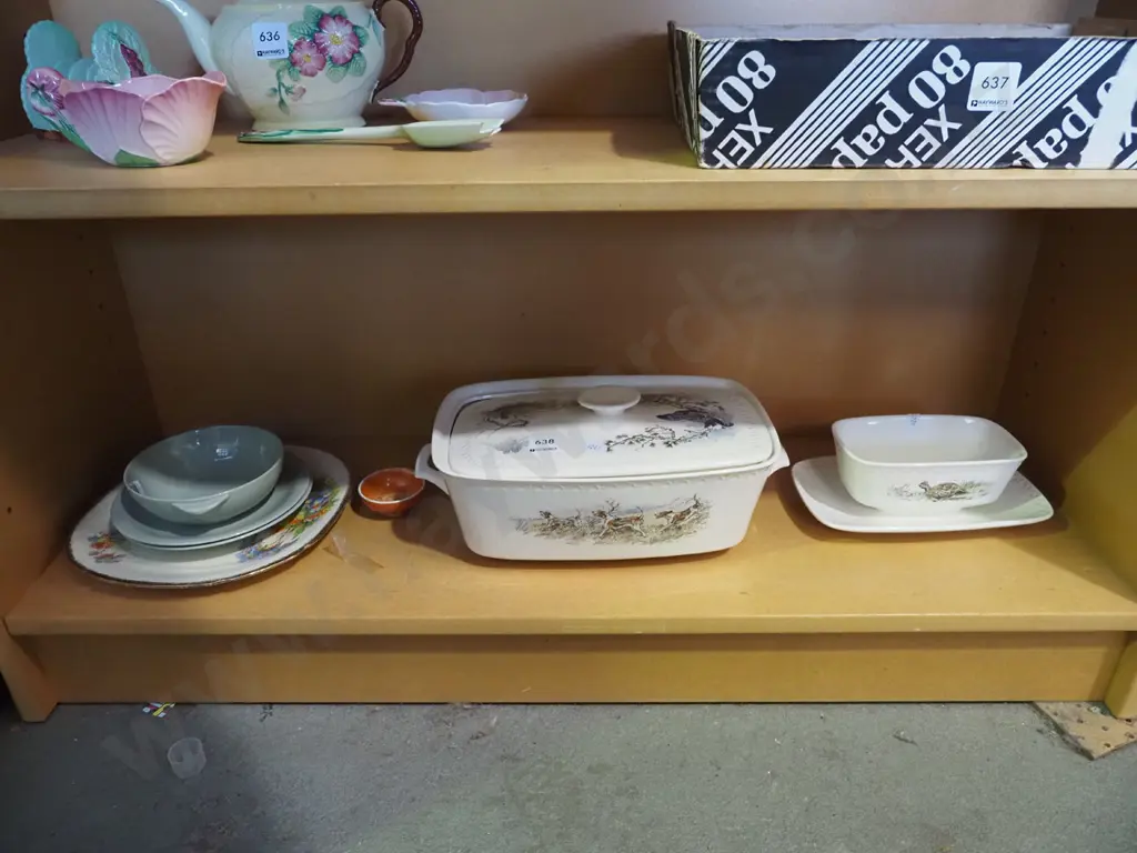 plates, bowls, lidded casserole, gravy boat Image 1++
