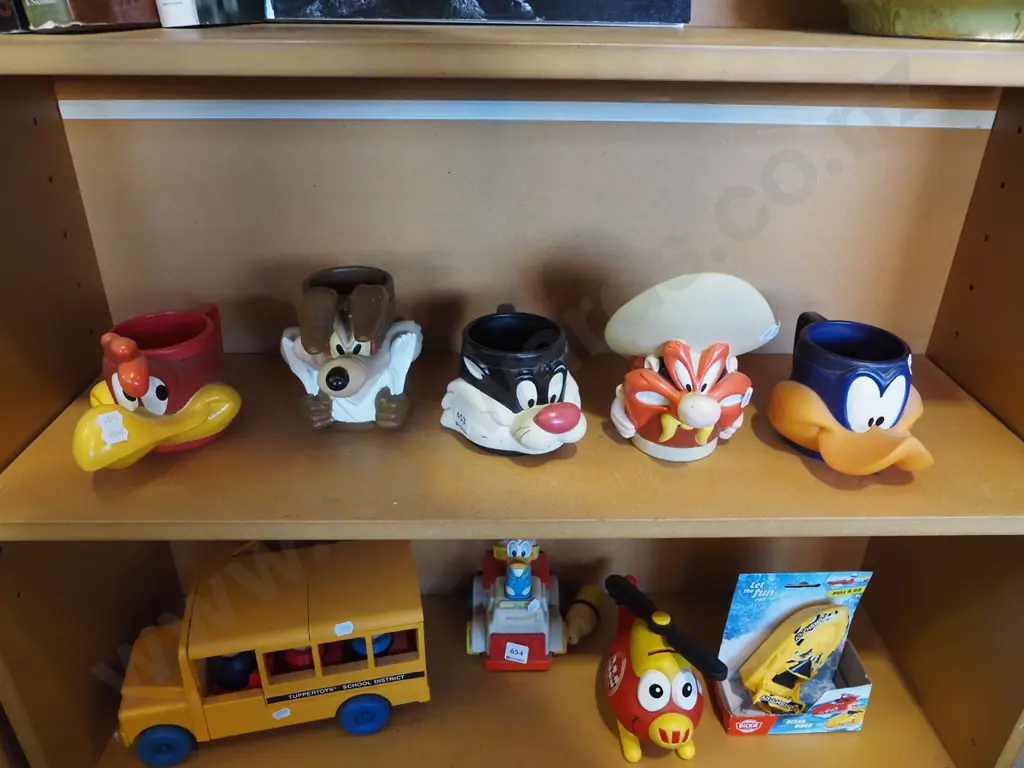 Loonie Tunes mugs Image 1++