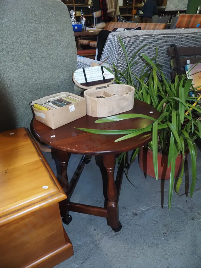 mahogany twist top drop side table Image 1++