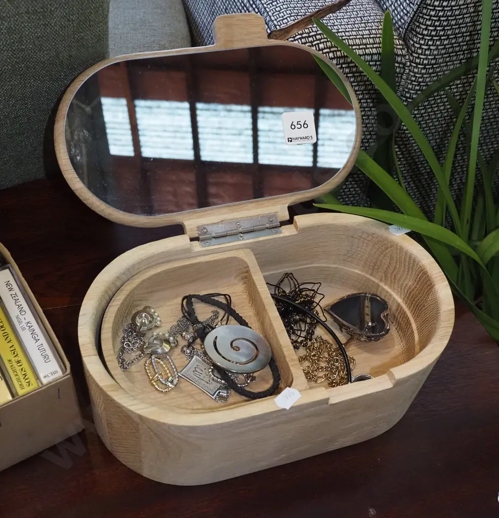 costume jewellery and box Image 1++
