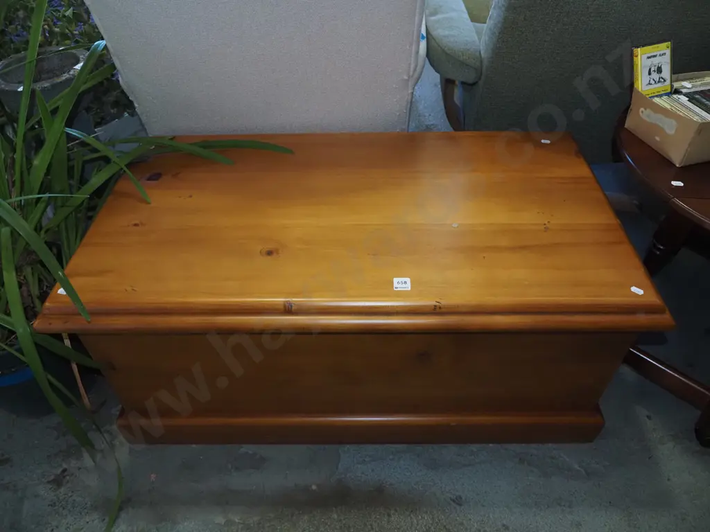 rimu blanket box  Image 1++